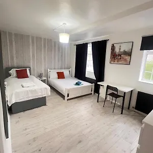E2 Guest house London