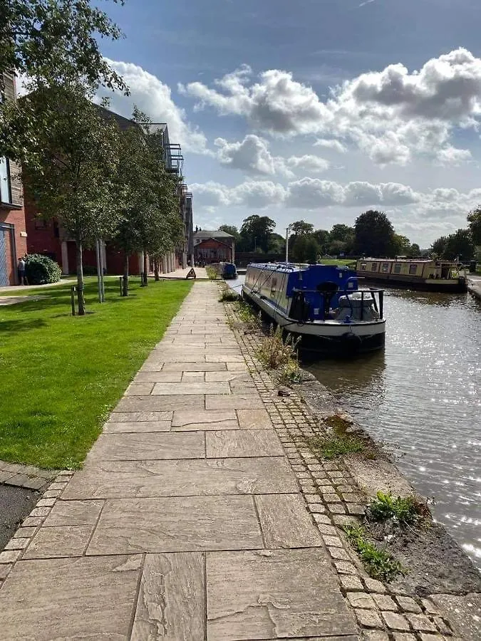Chester City Centre Waterfront Apartment