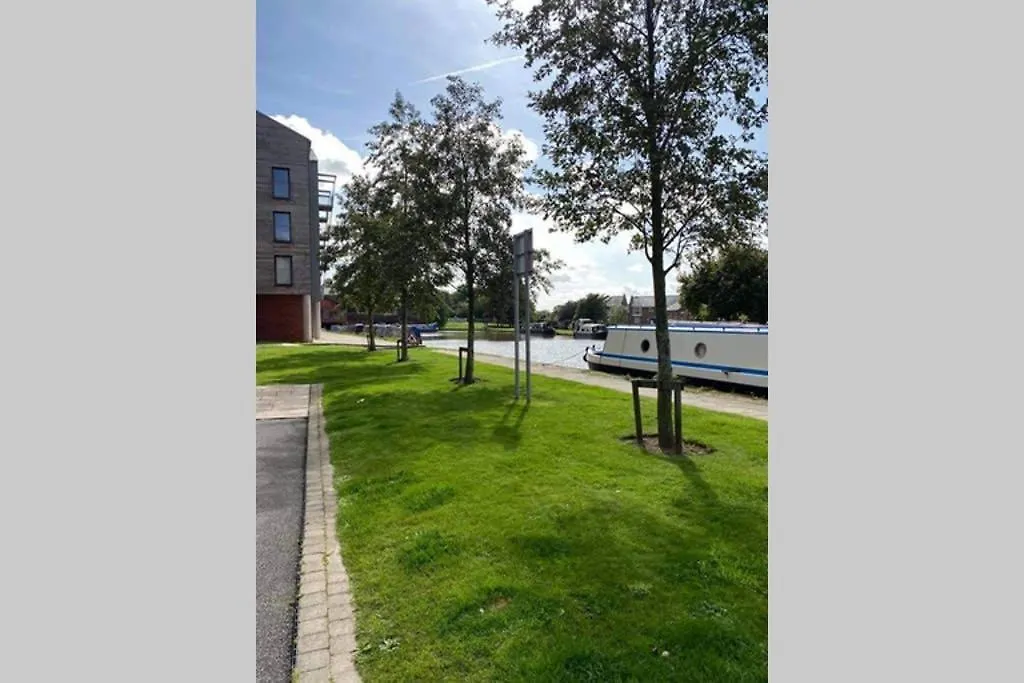 Chester City Centre Waterfront Apartment