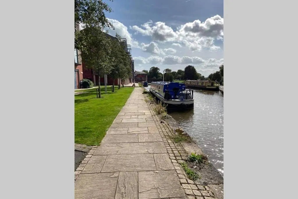 Chester City Centre Waterfront Apartment
