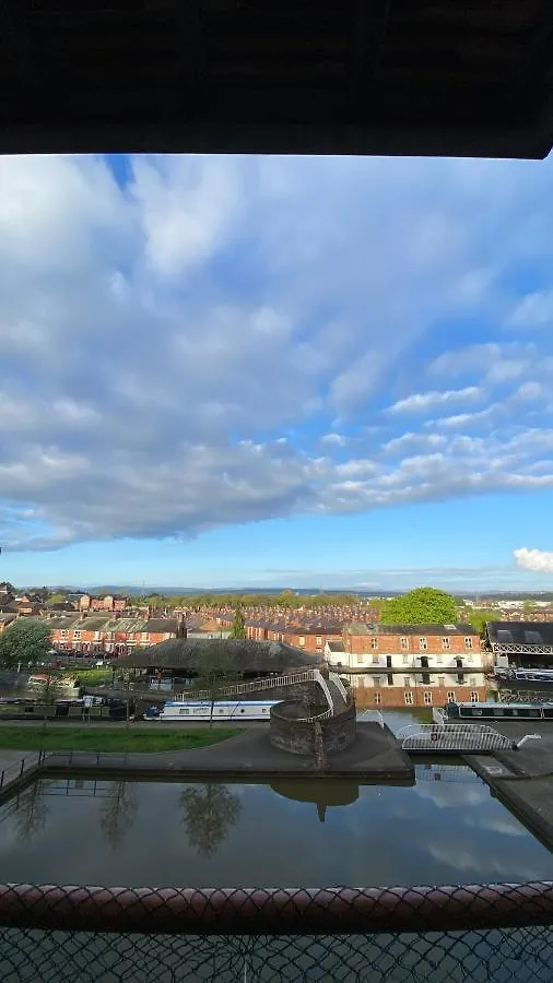 Chester City Centre Waterfront Apartment