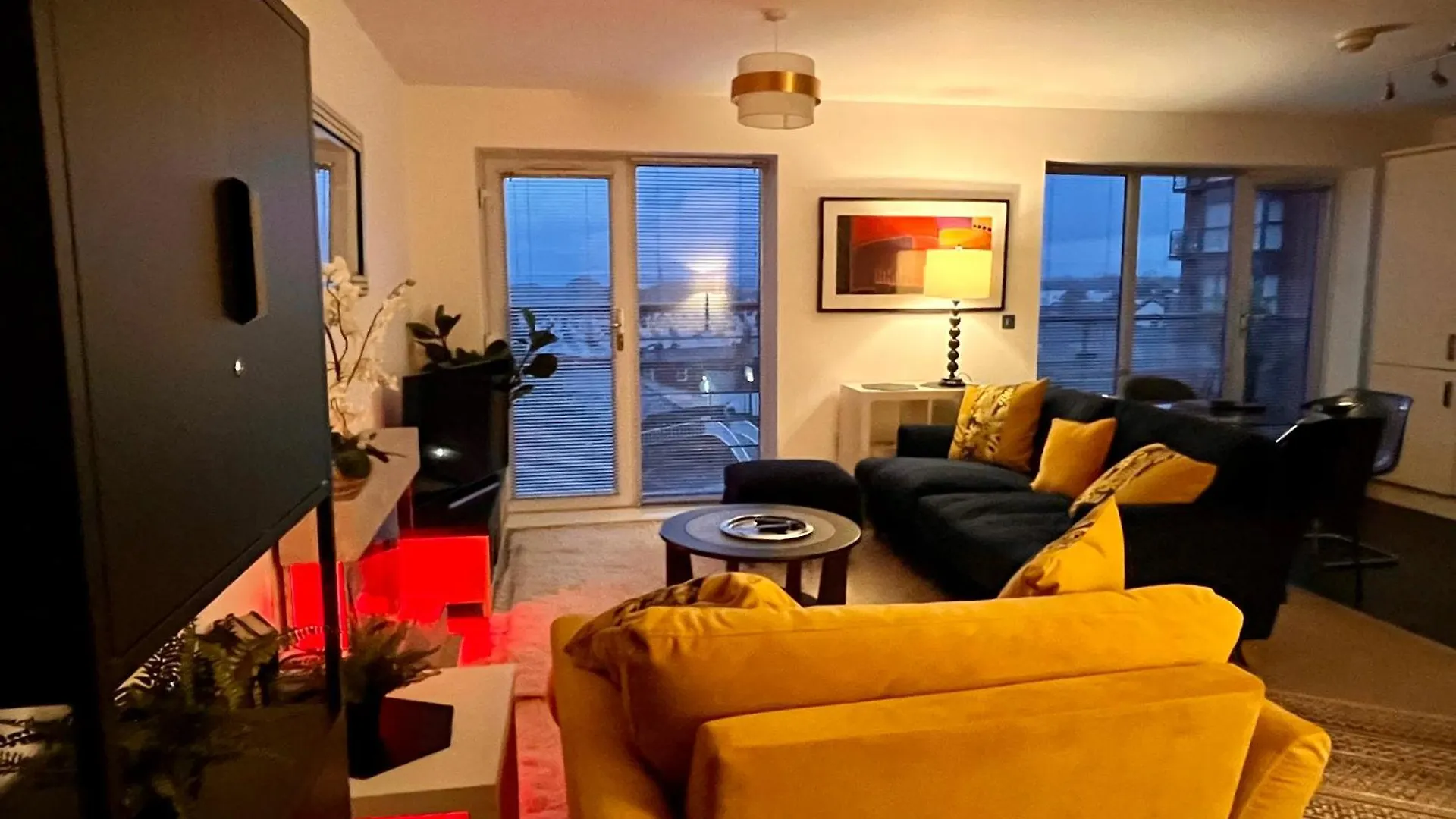 Contacts de Chester City Centre Waterfront Apartment