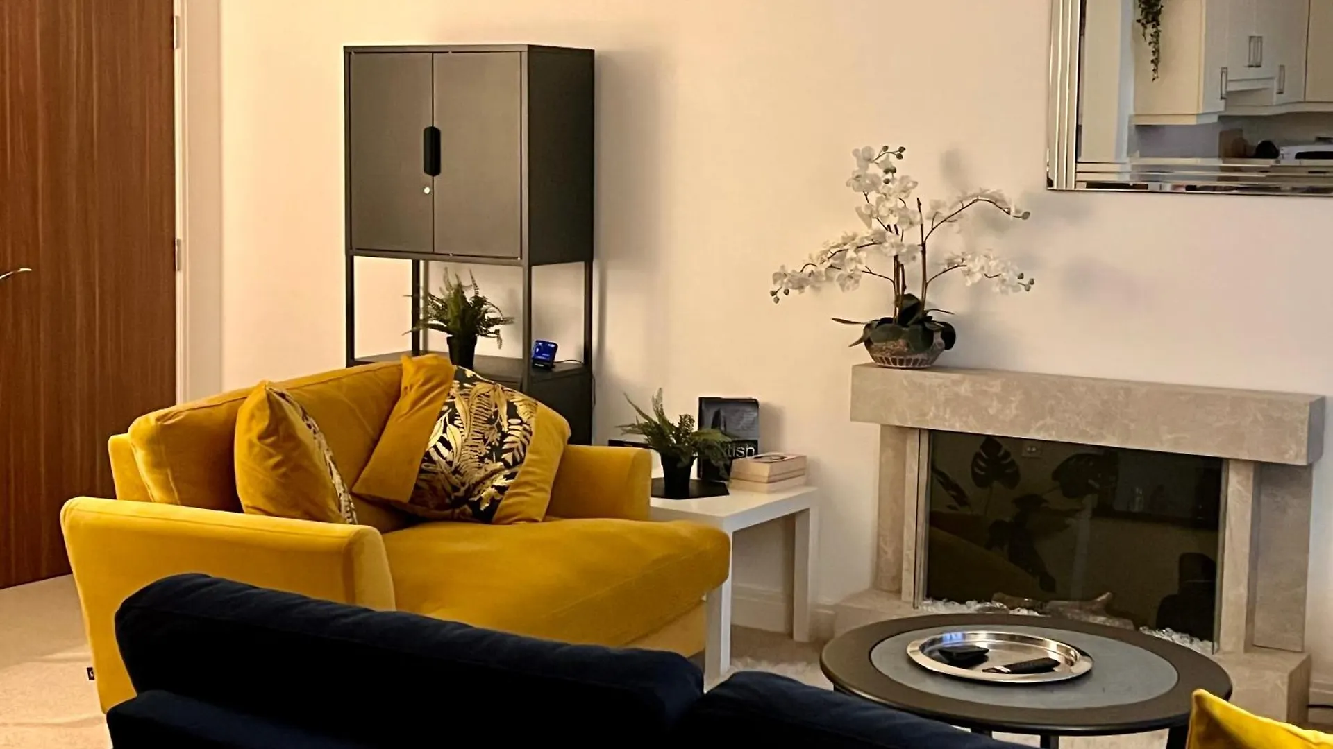 Chester City Centre Waterfront Apartment