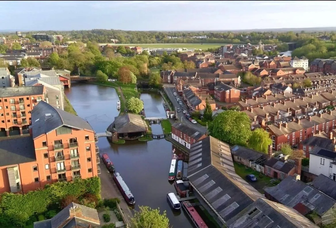 Chester City Centre Waterfront Apartment