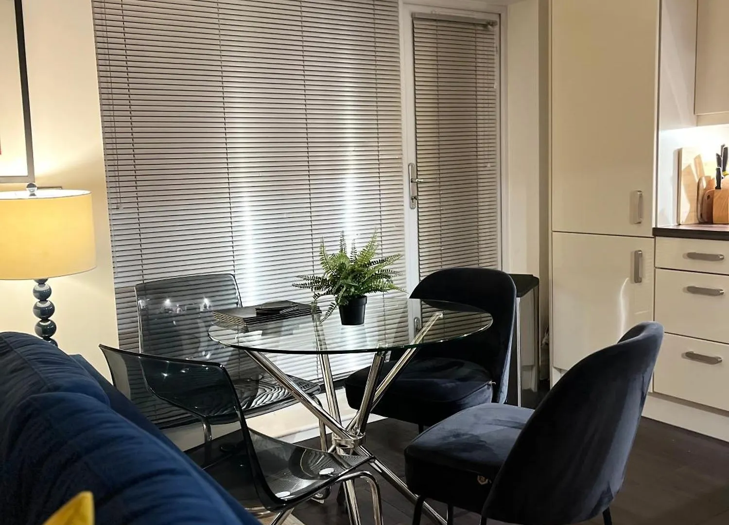 Chester City Centre Waterfront Apartment 0*,